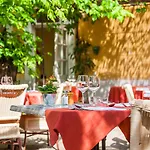 Le Petit Manoir Provence فندق