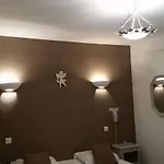 فندق Le Petit Manoir Provence 3*