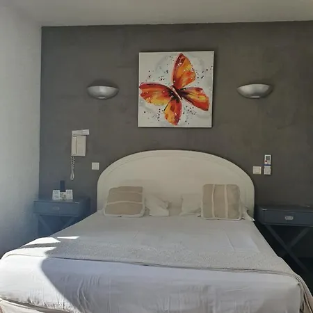 Le Petit Manoir Provence Hotel