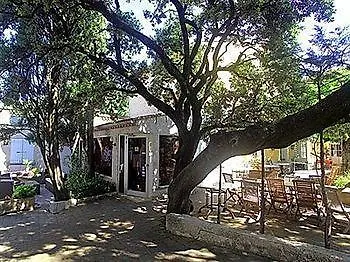 Le Petit Manoir Provence Hotel 3*