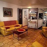 Hotel Le Petit Manoir Provence Les Angles (Gard)