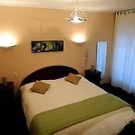 Le Petit Manoir Provence Hotel Les Angles (Gard)