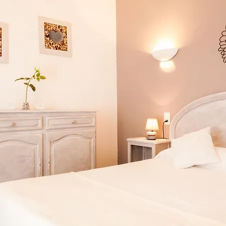 Le Petit Manoir Logis Hotel Les Angles (Gard)