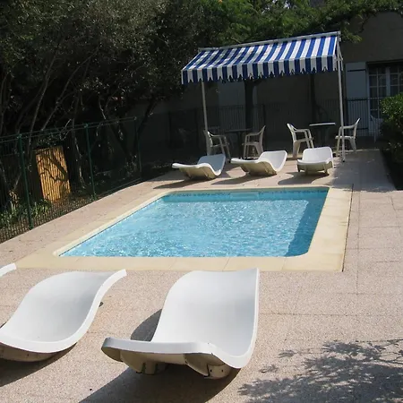 Le Petit Manoir Logis 3* Les Angles (Gard)