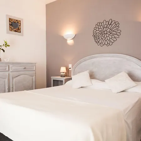 Le Petit Manoir Logis Hotel Les Angles (Gard)