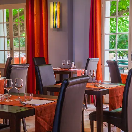 Le Petit Manoir Logis 3* Les Angles (Gard)