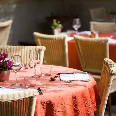 Le Petit Manoir Logis Hotel Les Angles (Gard)