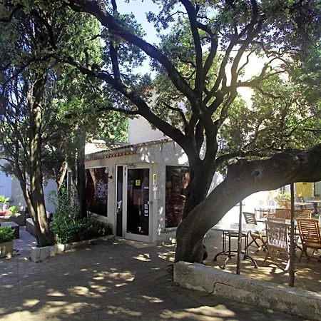 Le Petit Manoir Logis 3*