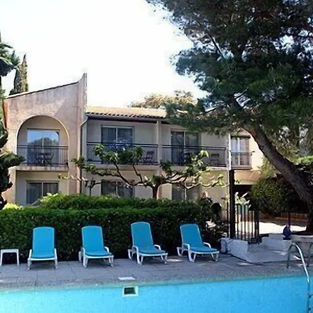 Le Petit Manoir Logis Les Angles (Gard)
