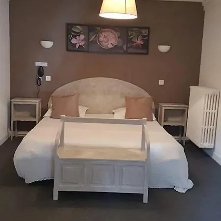 Le Petit Manoir Logis Hotel Les Angles (Gard)