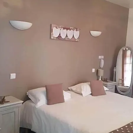 Le Petit Manoir Logis 3*