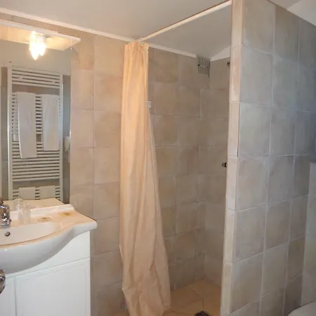 Le Petit Manoir Logis Hotel