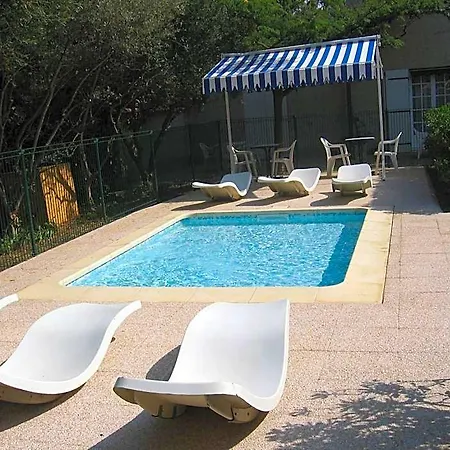 Le Petit Manoir Provence Hotel 3*