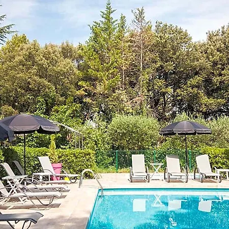 Hotel Le Petit Manoir Provence 3*