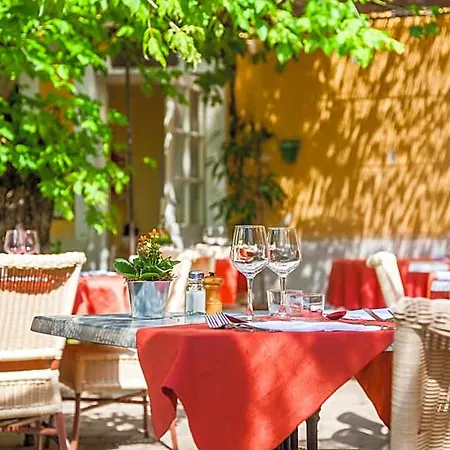Hotel Le Petit Manoir Provence Les Angles (Gard)