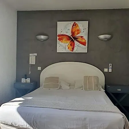 Hotel Le Petit Manoir Provence 3*