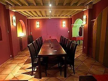 Le Petit Manoir Logis Hotel 3*