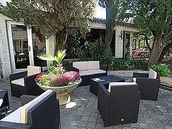 Le Petit Manoir Logis Hotel Les Angles (Gard)