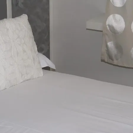 Hotel Le Petit Manoir Provence Les Angles (Gard)