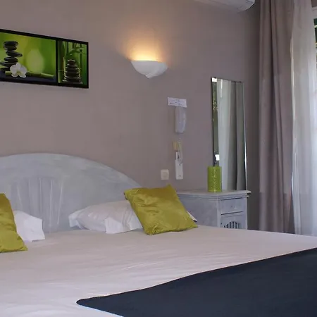 Hotel Le Petit Manoir Logis