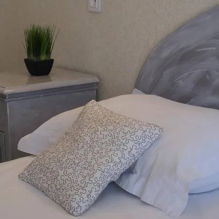 Le Petit Manoir Logis 3*