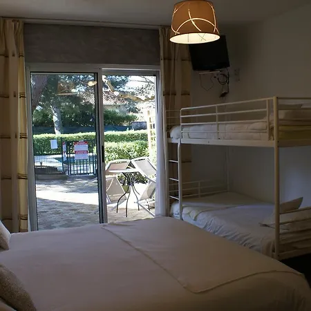 Le Petit Manoir Logis Hotel Les Angles (Gard)