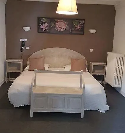 Le Petit Manoir Logis Hotel