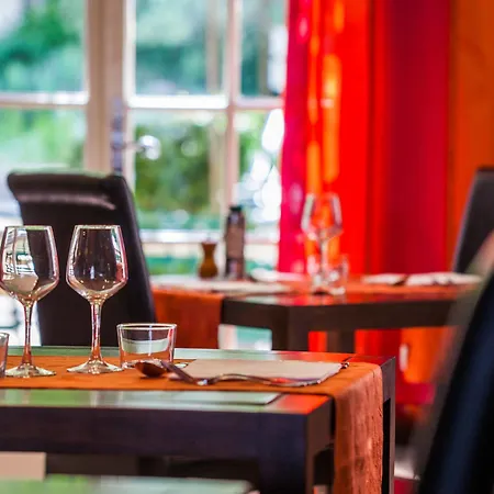 Le Petit Manoir Logis Hotel Les Angles (Gard)