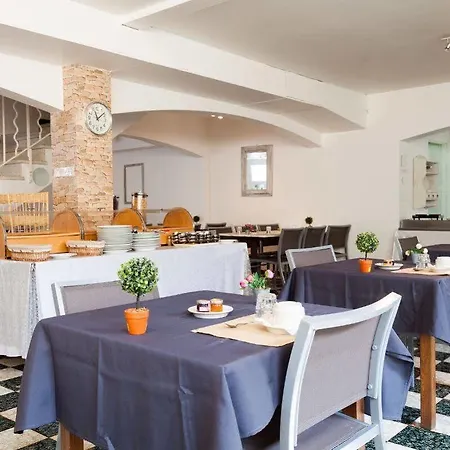 Le Petit Manoir Logis 3* Les Angles (Gard)